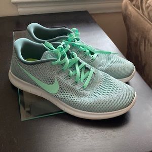 Nike Free Running athletic sneakers shoes